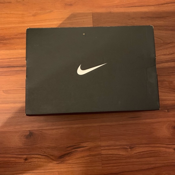 Shoes - Picture 4 of 4